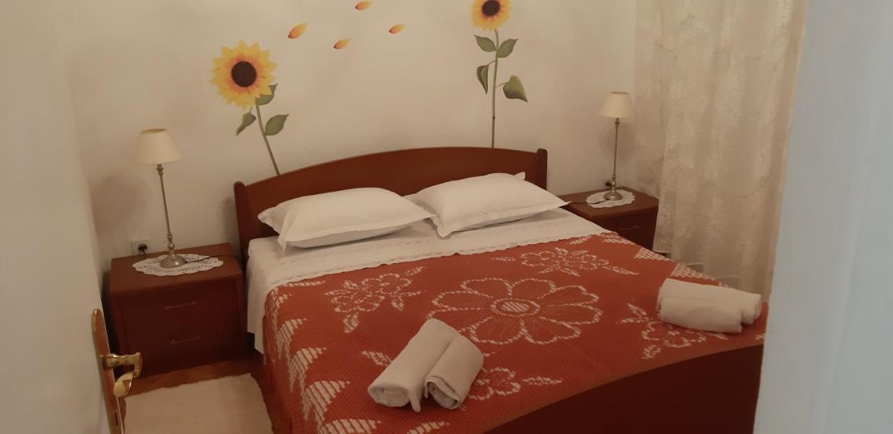 Apartman Bogdan Jelsa  Esterno foto